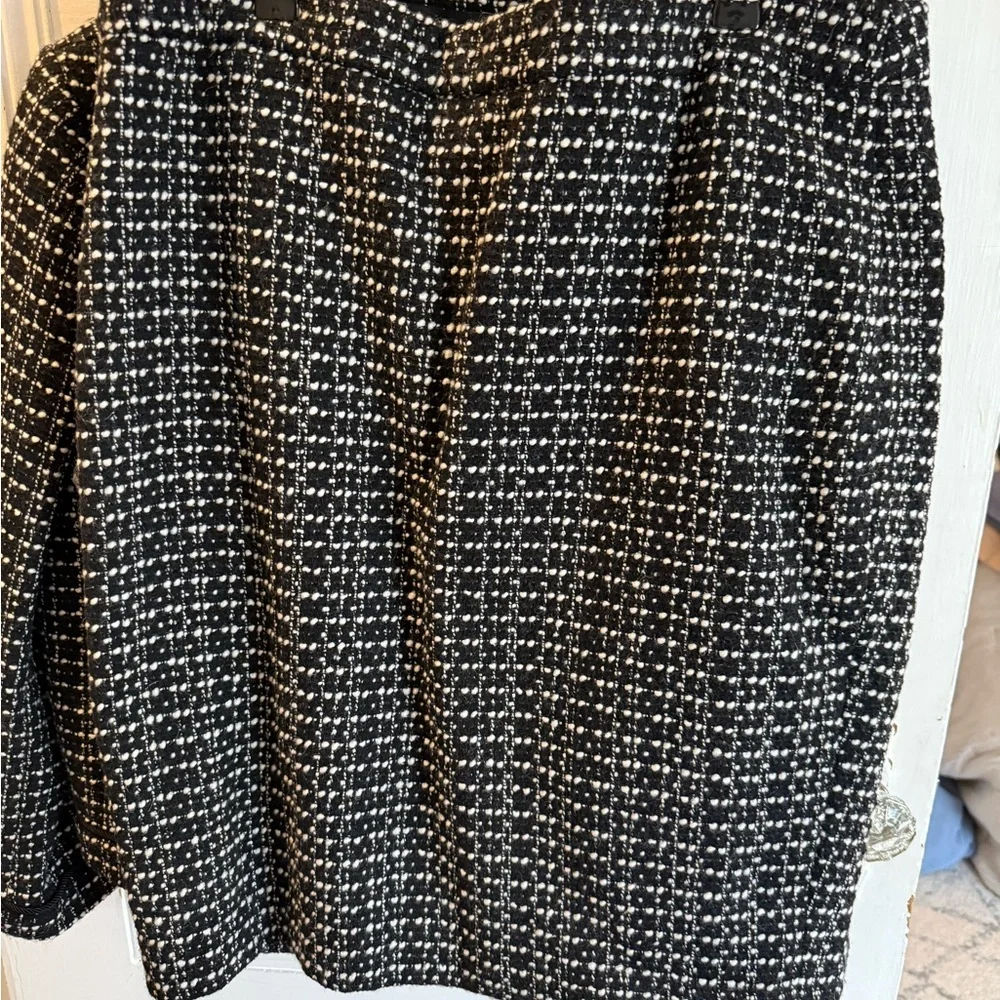 Ann Taylor Black and White Tweed Collarless Blazer and Matching Skirt - Picture 5 of 7